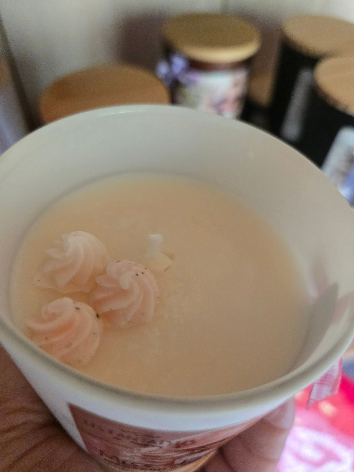 Bougie Miss Pâtissière (macaron et crème de pistache)