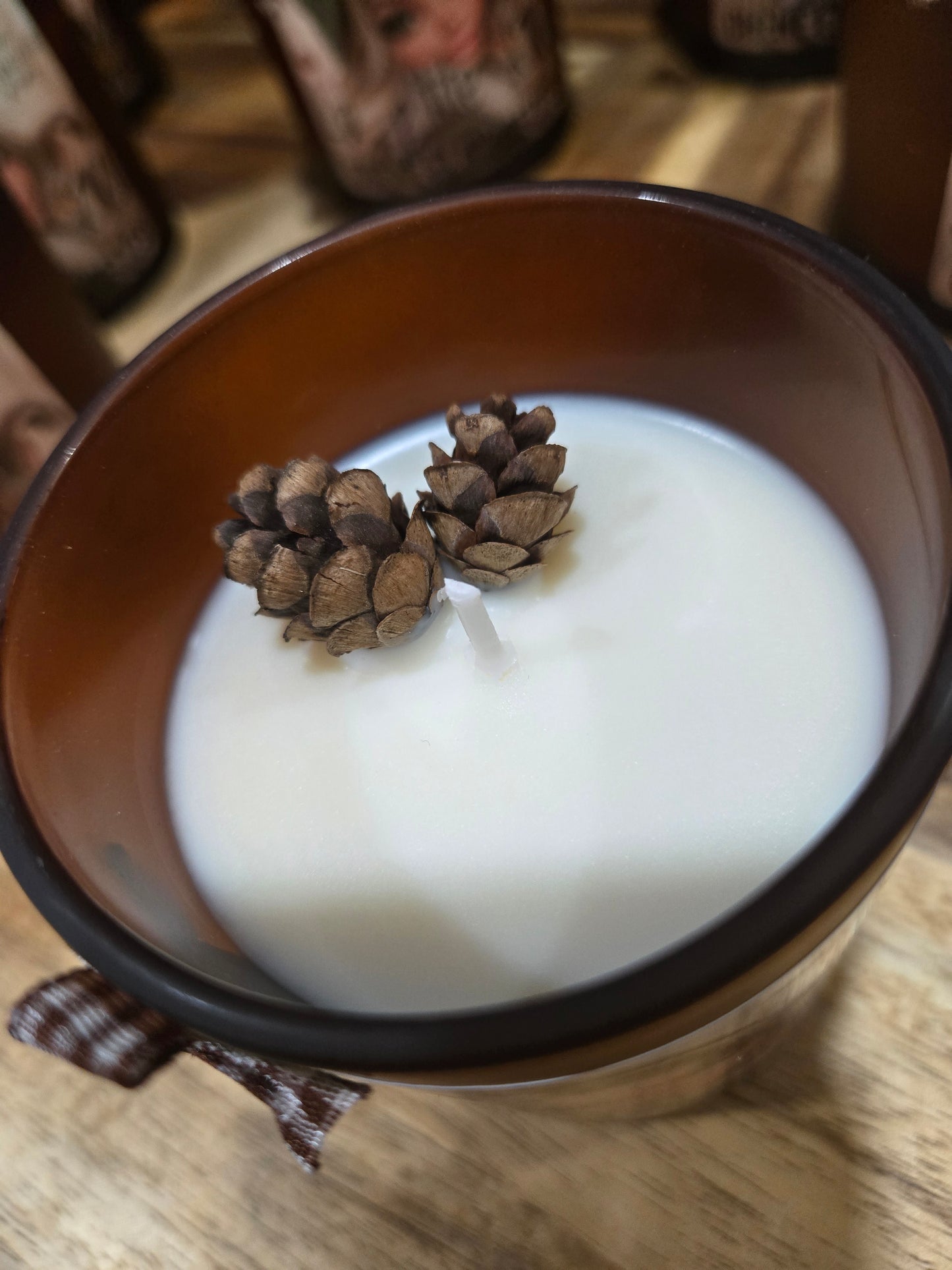 Bougie La p'tite KIKI (Pin et noisettes)