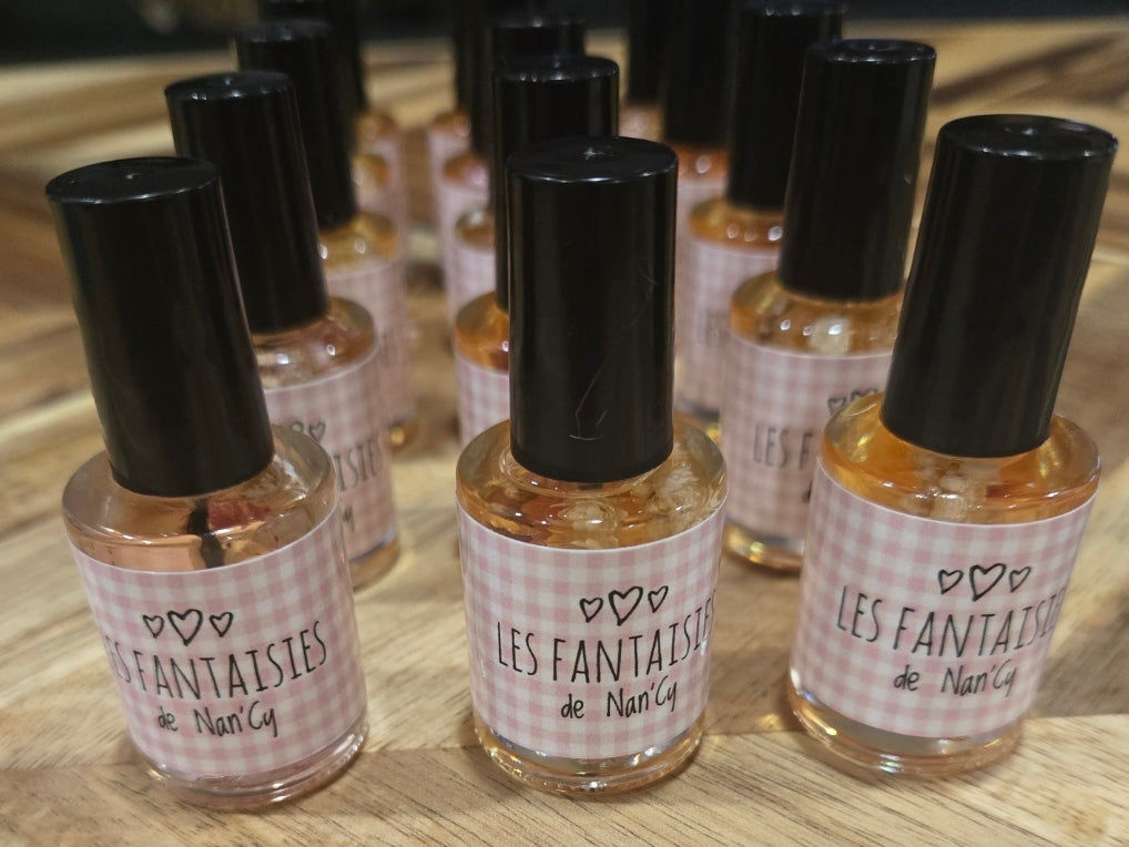 Huile réparatrice aromatisé à la fraise.