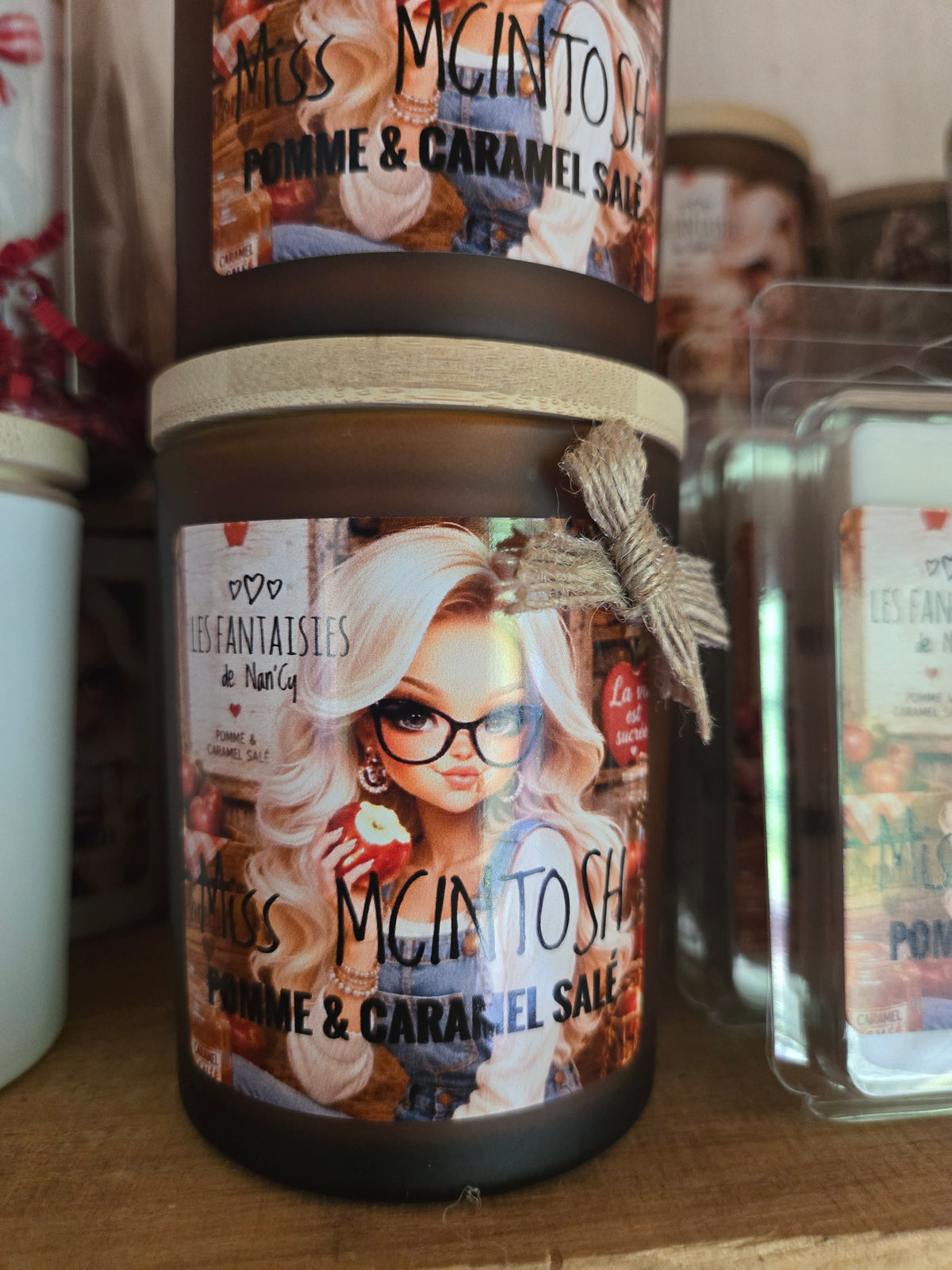 Bougie Miss Macintosh (Pomme et Caramel salé)
